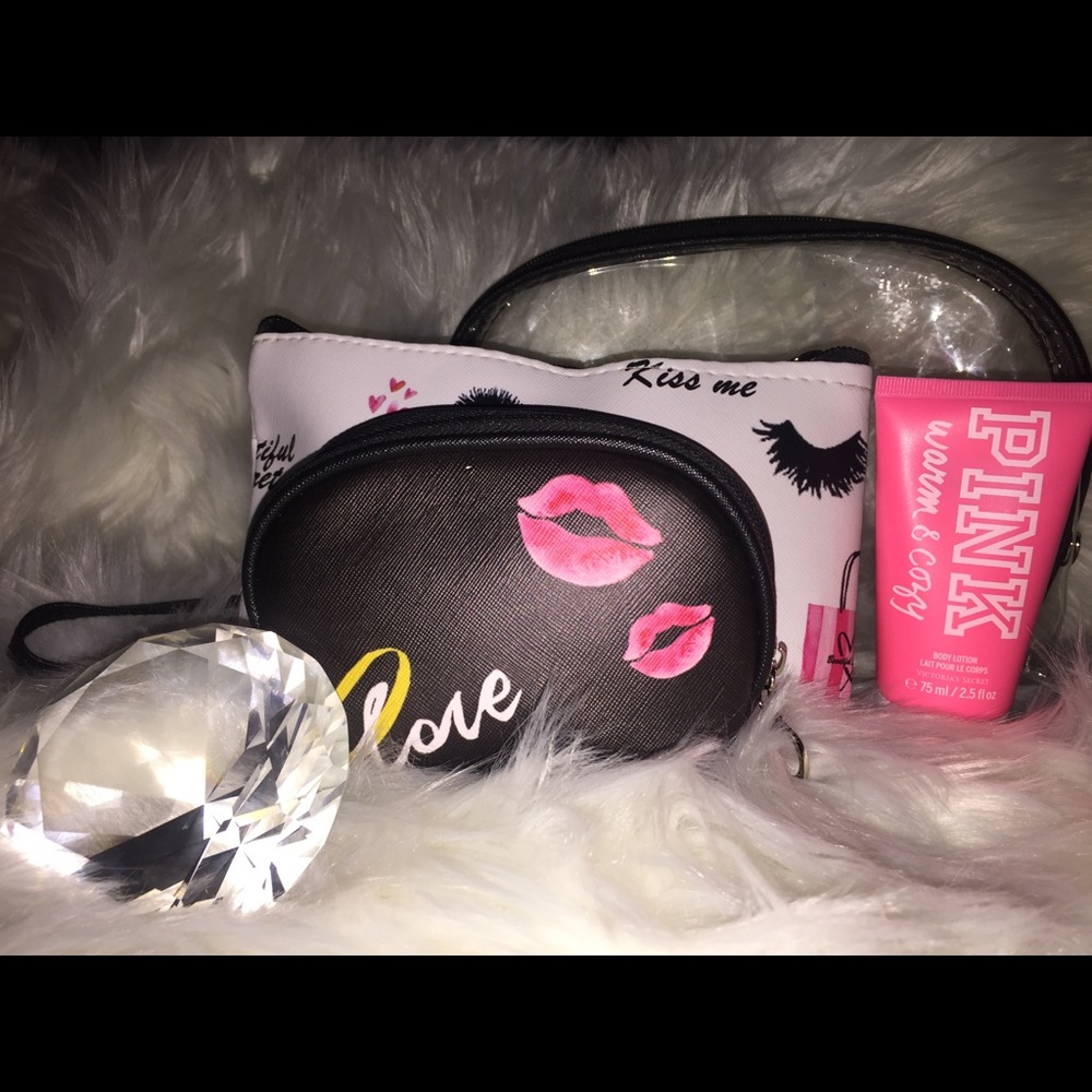 Nollia Makeup Bag Set along with Pink Lotion.
